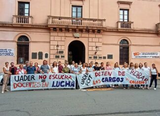 ASAMBLEA. Docentes piden respuesta a los cargos del Colegio