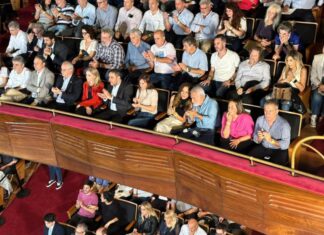 Urribarri: “Cristina nos habló de cobardía y de gobernantes que quieren conformar a todos”