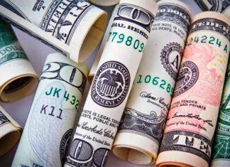 Robaron más de ocho mil dólares tras dos estafas