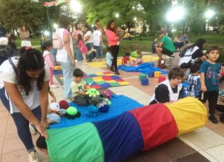 Por medio de juegos y charlas. Se concientizó sobre autismo