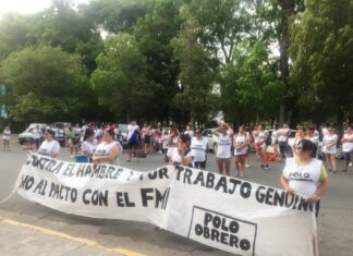 MARCHA DE ANTORCHAS. El Polo Obrero se movilizó a la Plaza Ramírez
