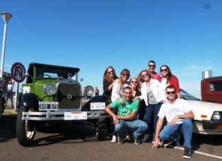 En el paseo de la isla del puerto. Se realizó un nuevo encuentro de autos clásicos y antiguos