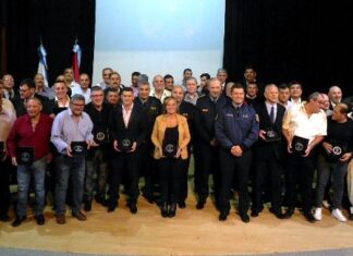 Agasajaron a agentes retirados de la ciudad