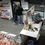 Pagina 7 Cliente obligó a un ladrón a devolver el botín robado3