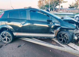 Ocurrió en el cruce de la RN 12 y la RP 6. Un auto chocó divisorio de rutas