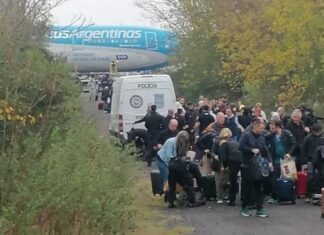 Detuvieron a una azafata de Aerolíneas Argentinas por la amenaza de bomba a un vuelo a Miami