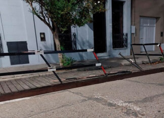 Automovilista chocó estructura de una cervecería y huyó