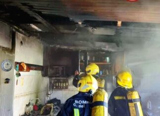 Asistieron a una mujer por el incendio en su casa
