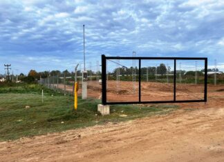 Parque Industrial. Instalaron los portones de acceso en calle de servicio