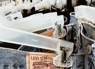 EMPRESAS . De estar prohibidos a ser los jeans más vendidos