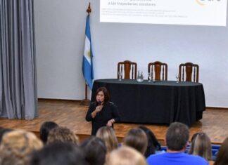 Educación. Brindan capacitación a docentes