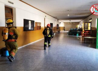 Evacuación de la primaria nº92. Bomberos realizó un simulacro