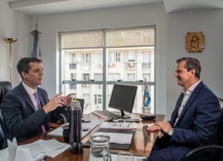 Cresto declinó su candidatura y respaldará a Bahl en la Gobernación