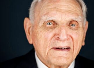 Murió con 100 años John Goodenough, creador de las baterías de litio
