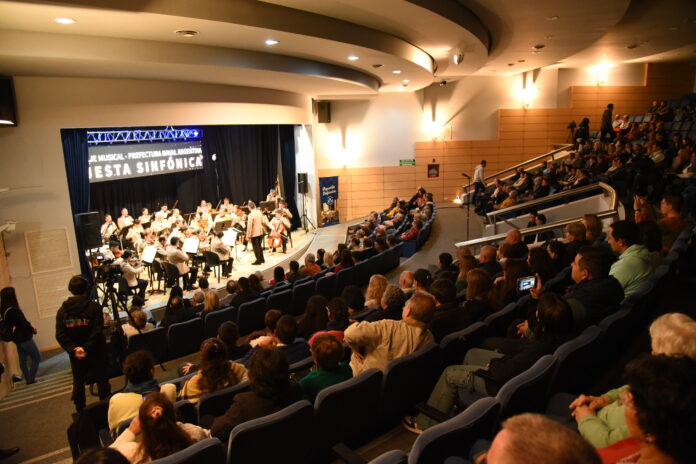Orquesta Prefectura 240 años CdelU (4)