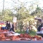 Pagina 6 Camión perdió su carga de ladrillos que fue robada