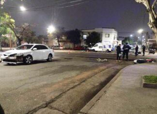 Una moto y un auto causaron un accidente en La Histórica