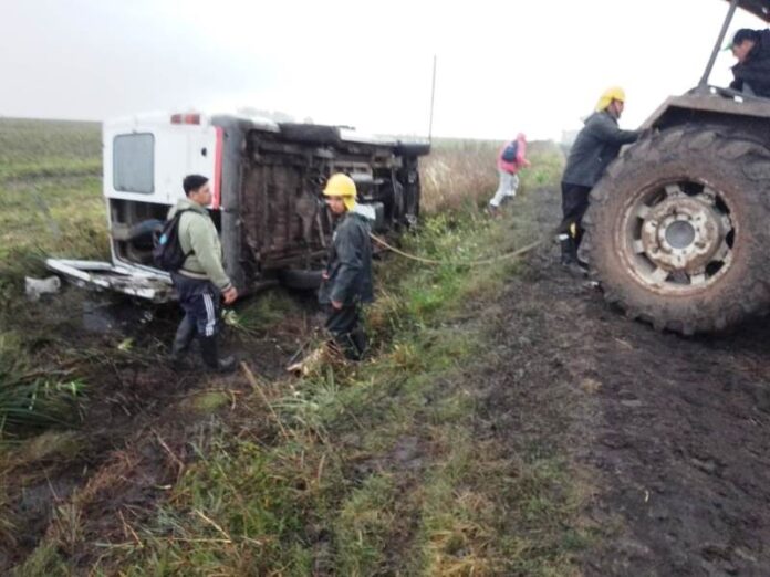 Pagina 7 Un vehículo volcó con trece trabajadores1