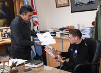 Thiago fue recibido por el Intendente tras coronarse campeón de básquet U21