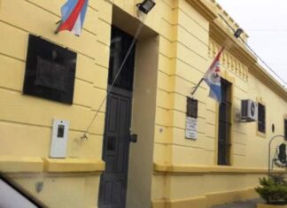 Por un muro, ahora tiraron medio kilo de marihuana