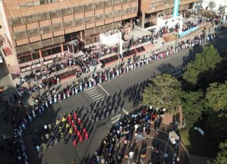 El acto y el desfile abrieron el aniversario en la Plaza