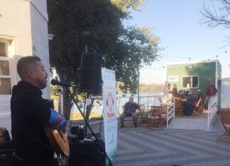 El Paseo de los Pescadores llenó de música al domingo