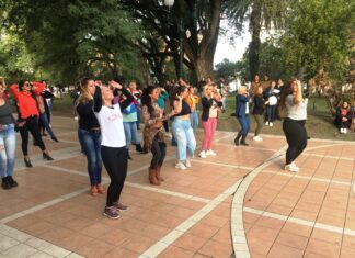 Se disfrutó de una tarde a pura salsa y bachata