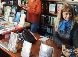 Reconocida autora de novelas compartió un grato momento con sus lectores