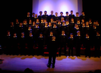 Describieron como emocionante la presencia del «Coro de Niños de Paris»