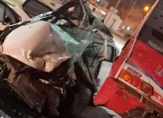 Dos muertos por un choque en La Matanza: Un auto se incrustó debajo de un colectivo