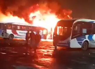 La Tablada: Un incendio consumió 15 colectivos