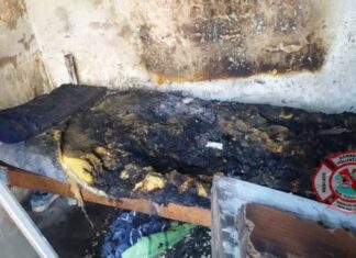 Un incendio en una casa, controlado por su dueño
