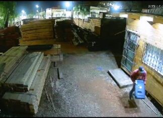 Quedó filmado mientras robaba en una oficina