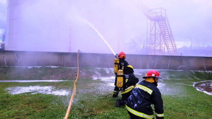 Pagina 7 Realizaron un simulacro de incendio en la planta de YPFF