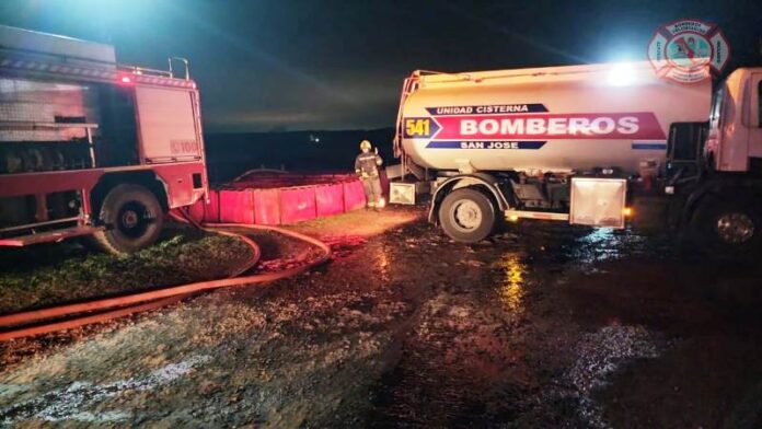 Pagina 7 omberos de tres cuarteles apagaron un incendio3