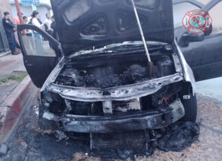 Sin lesionados. Se incendió un auto cerca del centro