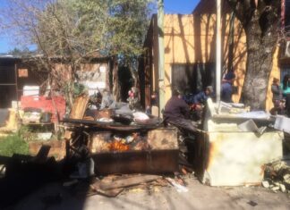 Piden ayuda tras perder todo luego del incendio