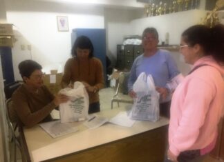 Otorgaron útiles a mercantiles con hijos en edad escolar