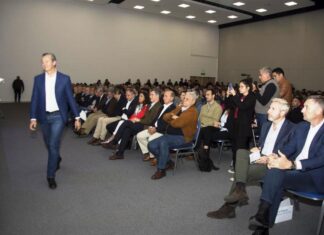 Los precandidatos expusieron sus propuestas