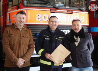 Tras el desfile de modas. Bomberos recibió la recaudación