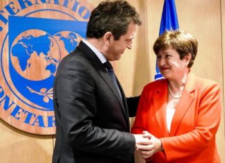 Después de una tensa negociación, las PASO y la devaluación, Massa llega a Washington para reunirse con el FMI