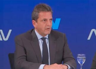 Massa: “Me quedo hasta el 10 de diciembre, nunca suelto el timón en medio de una tormenta”