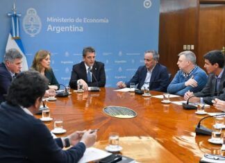 Sergio Massa anunció un acuerdo con las petroleras para congelar el precio de los combustibles hasta después de las elecciones