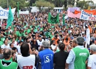 Los gremios piden paritarias y bonos
