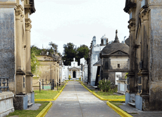 No cesa el robo de las placas del Cementerio