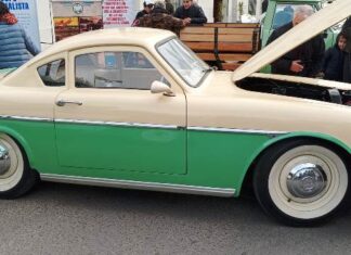 Exitosa exposición de autos clásicos y antiguos