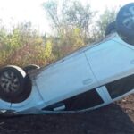 Pagina 6 Auto terminó con sus ruedas para arriba