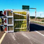 Pagina 6 Un camión volcó su acoplado cargado