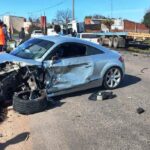 Pagina 7 Camión y auto chocaron de frente sin causar víctimas