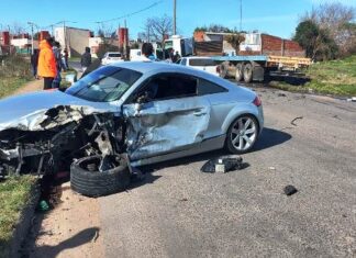 Otro violento choque entre un camión y un vehículo